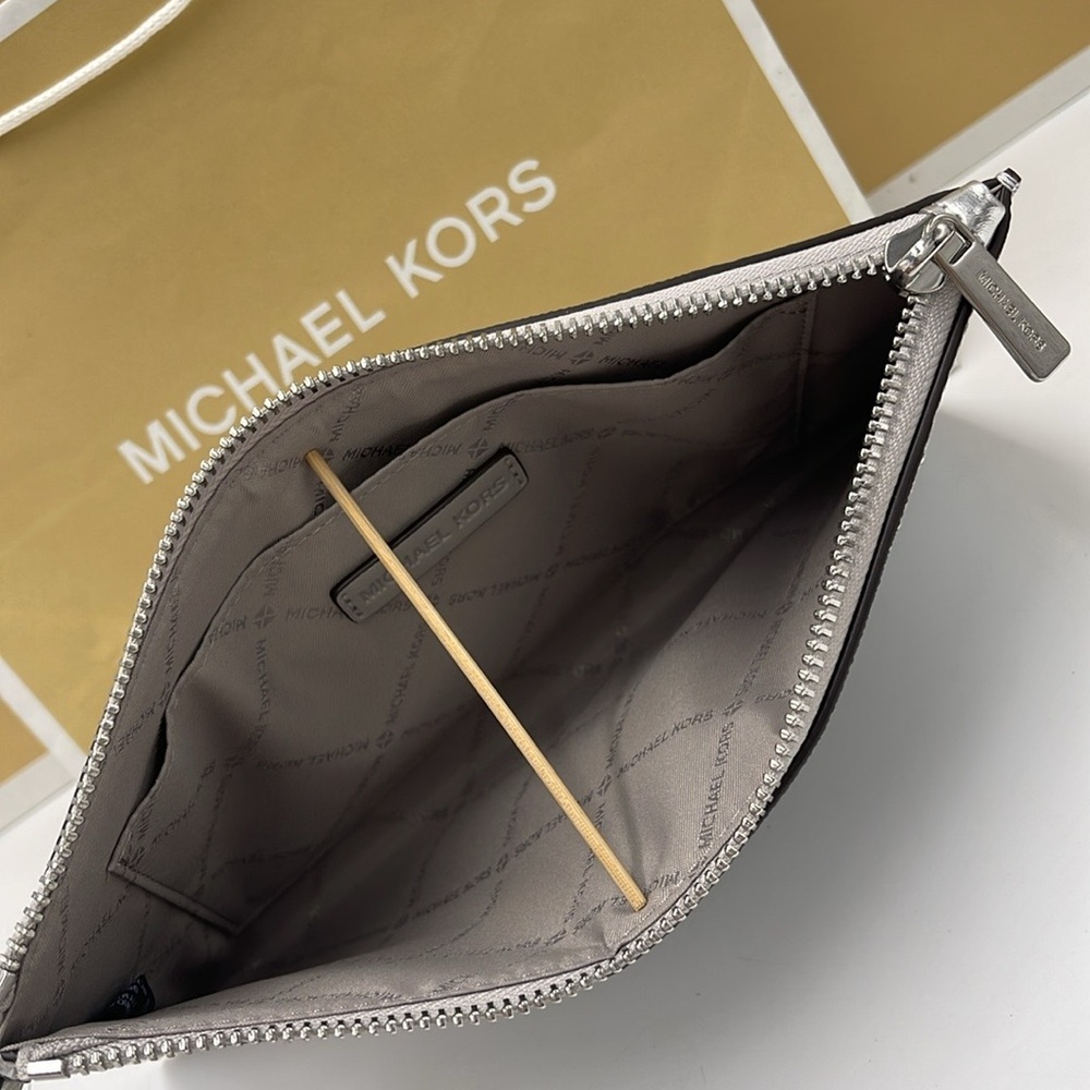 Michael Kors Jet Set Travel Lg TZ Studded Metallic Patchwork and Signature Logo - Picture 11 of 16
